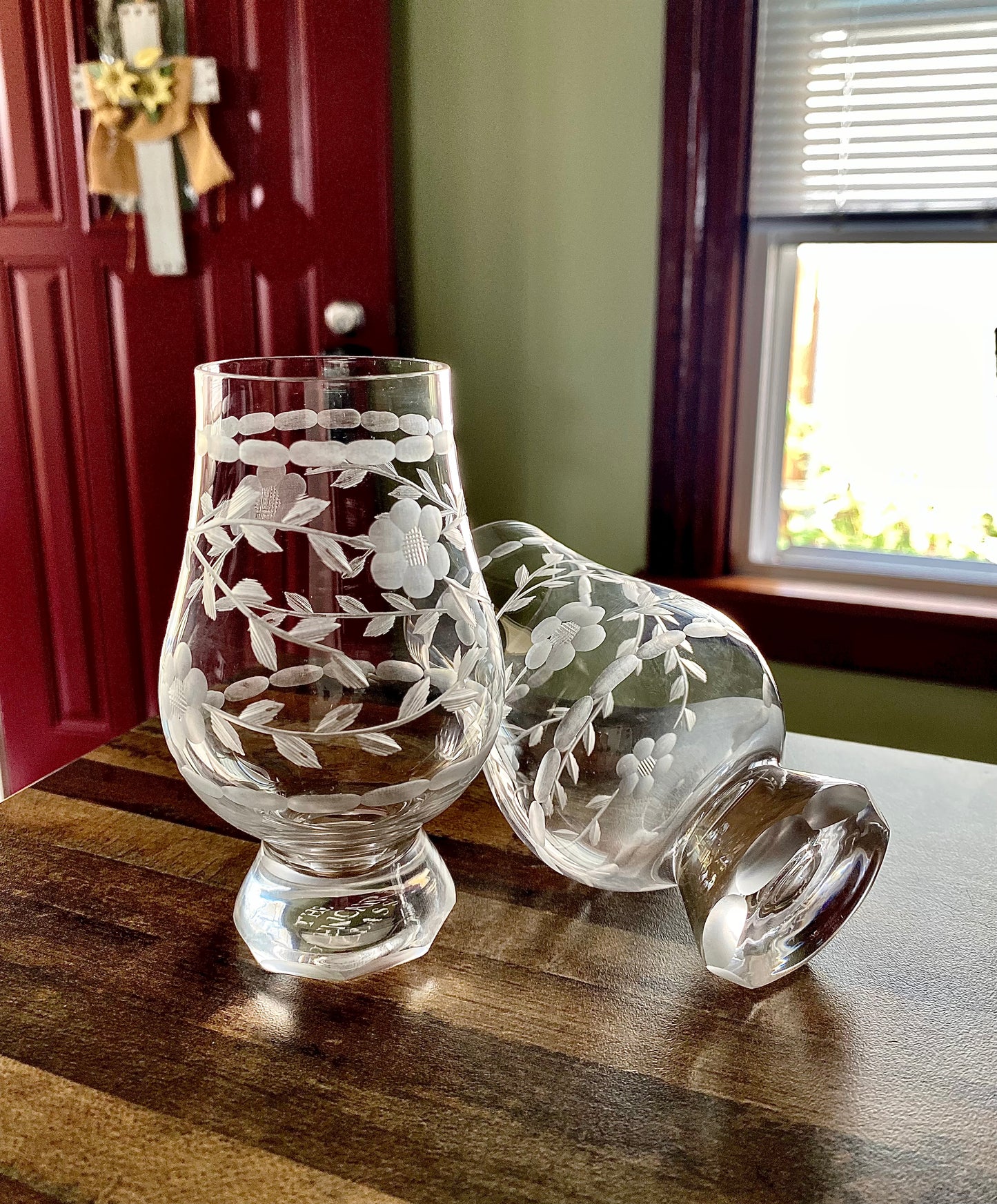 "Botanical Buzz" Glencairn glass